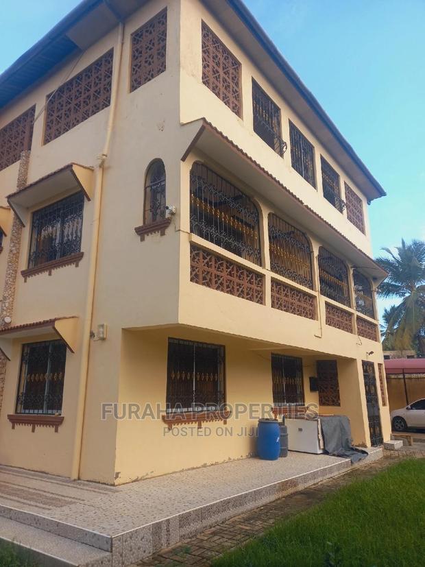 8bdrm Maisonette in Utange for sale