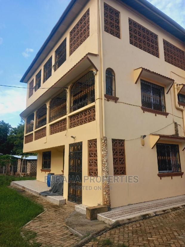 8bdrm Maisonette in Utange for sale