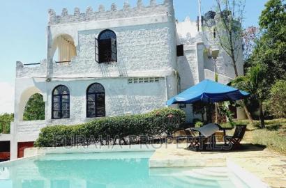 For Sale 8 Acres Creek and 4 BRMS Villa.