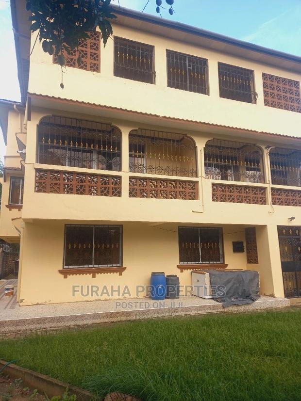 8bdrm Maisonette in Utange for sale