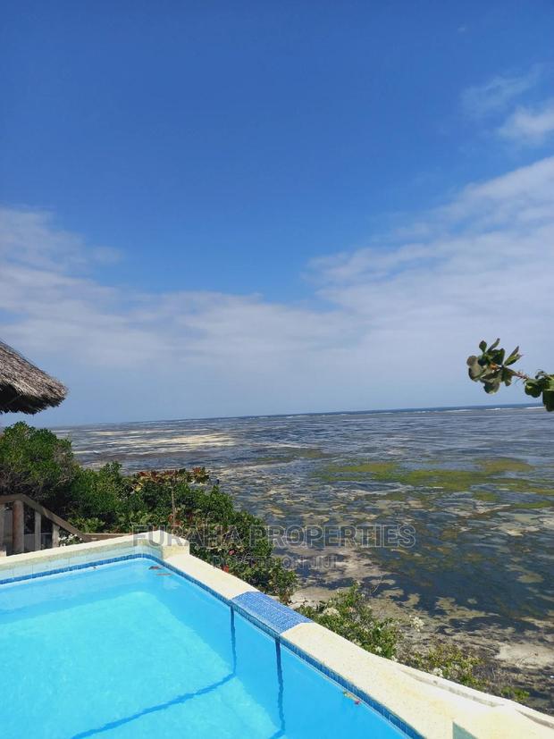 4bdrm Mansion in Kikambala for sale
