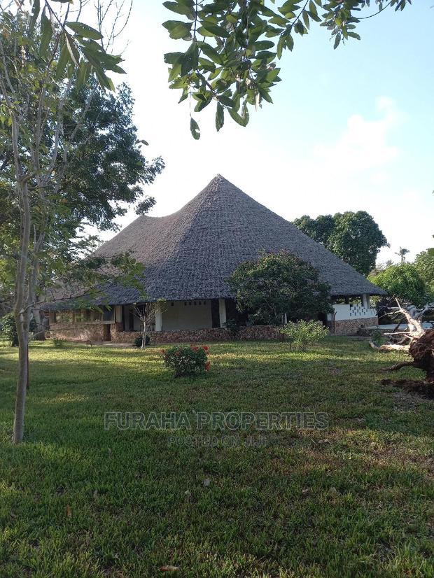 5bdrm Bungalow in Kikambala for Sale
