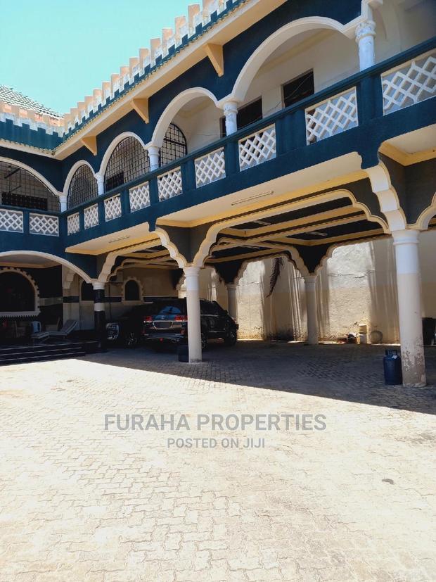 10bdrm House in Nyali for Sale