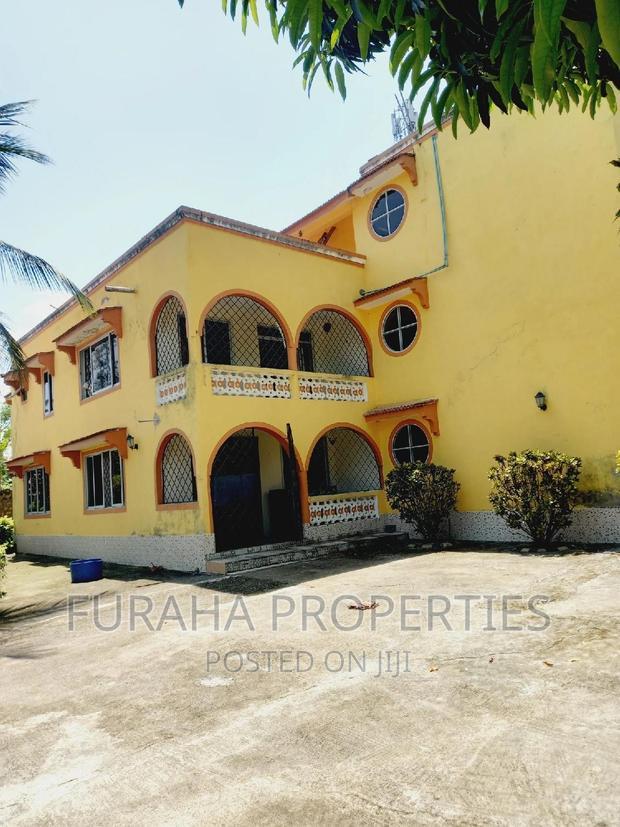 5bdrm Mansion in Bamburi Utange for sale