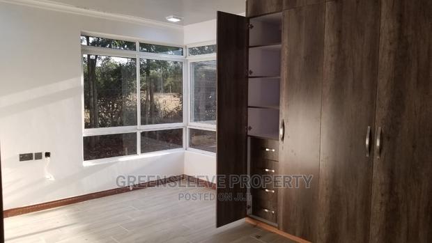 4bdrm Townhouse / Terrace in Bongain, Karen C for Rent