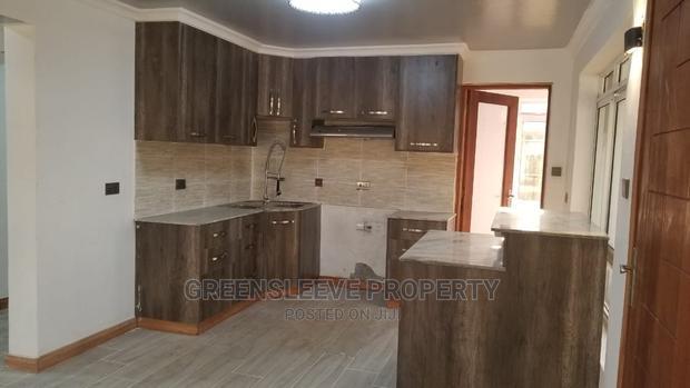 4bdrm Townhouse / Terrace in Bongain, Karen C for Rent
