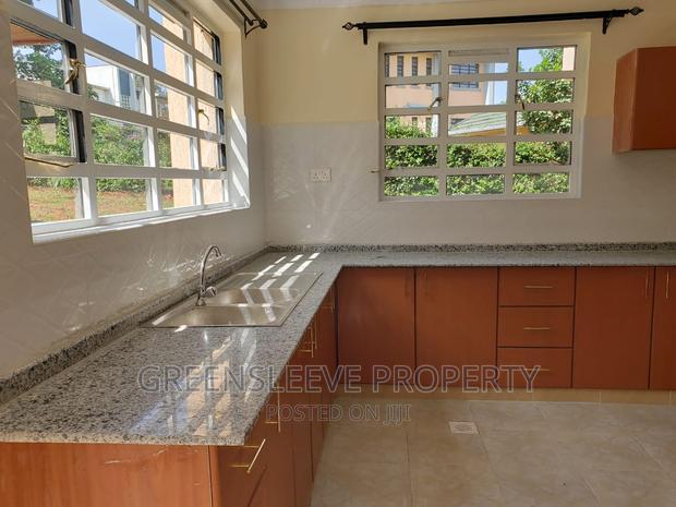 4bdrm Townhouse / Terrace in Hardly, Hardy for rent