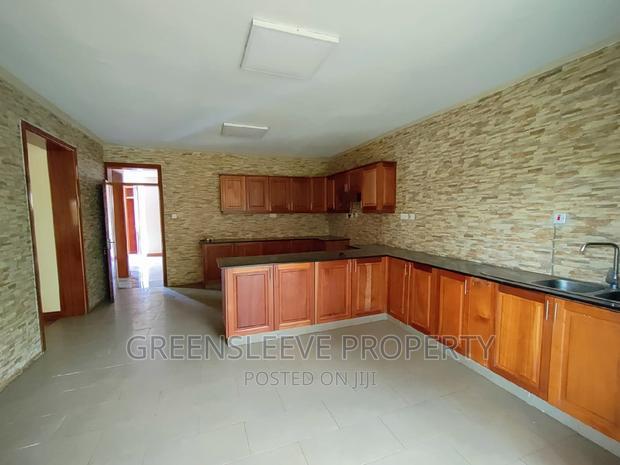 5bdrm Townhouse / Terrace in Hardly, Hardy for rent
