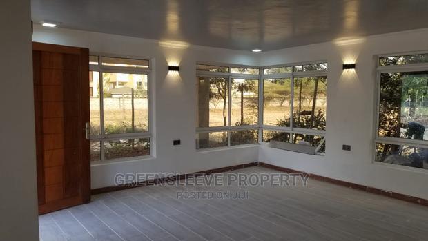 4bdrm Townhouse / Terrace in Bongain, Karen C for Rent