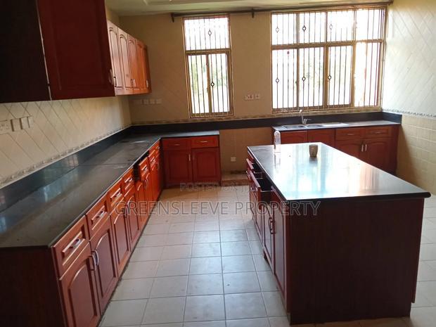 6bdrm Maisonette in Karen for rent