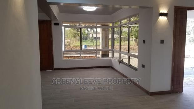 4bdrm Townhouse / Terrace in Bongain, Karen C for Rent