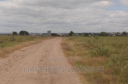 200 Acres at 4.5M Per Acre. 2kms From Umma University.