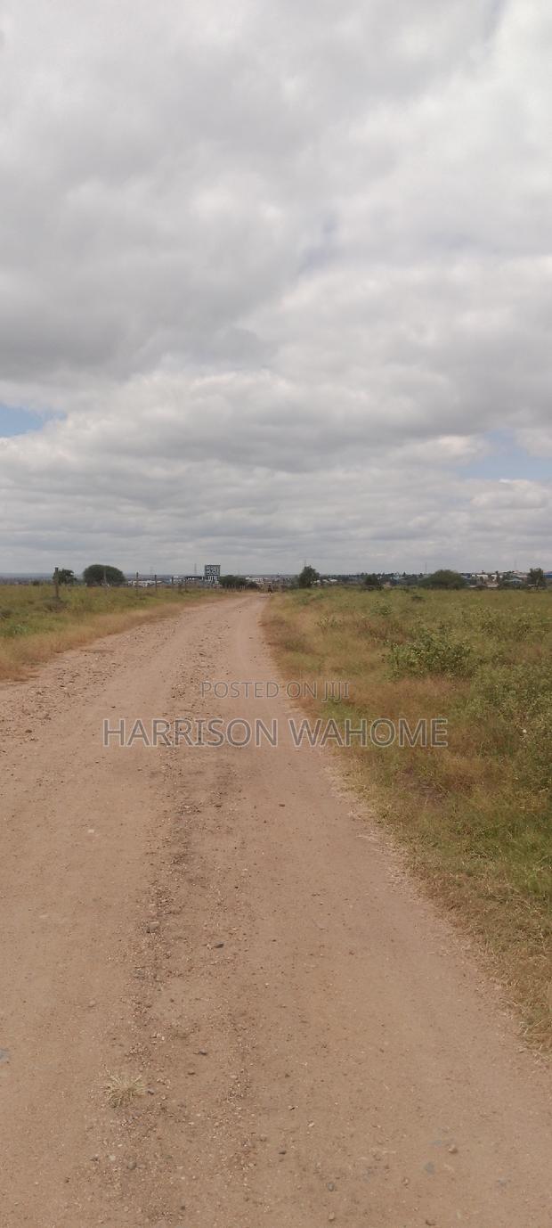 200 Acres at 4.5M Per Acre. 2kms From Umma University.