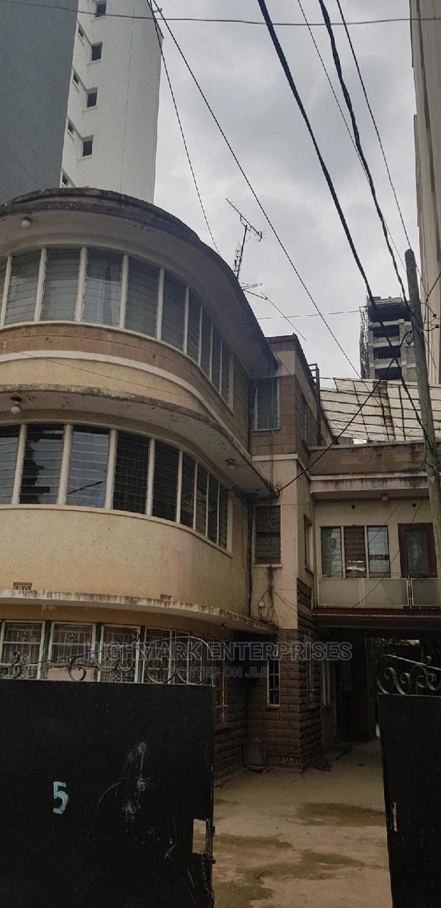 8 Bedroom House for Sale in South C