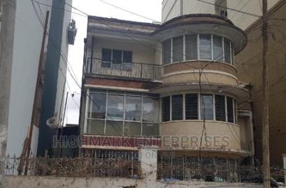 8 Bedroom House for Sale in South C