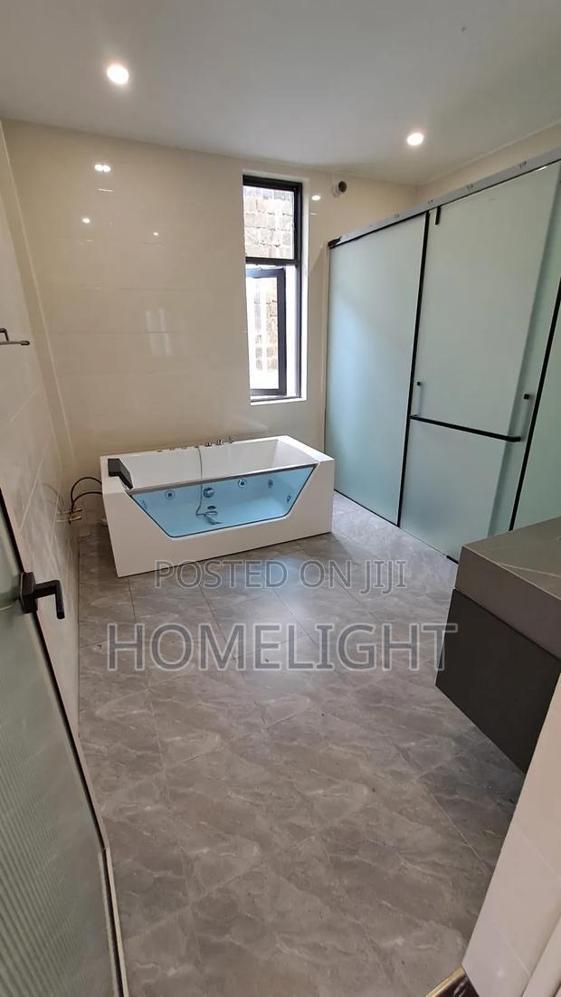 5bdrm Villa in Lavington for sale