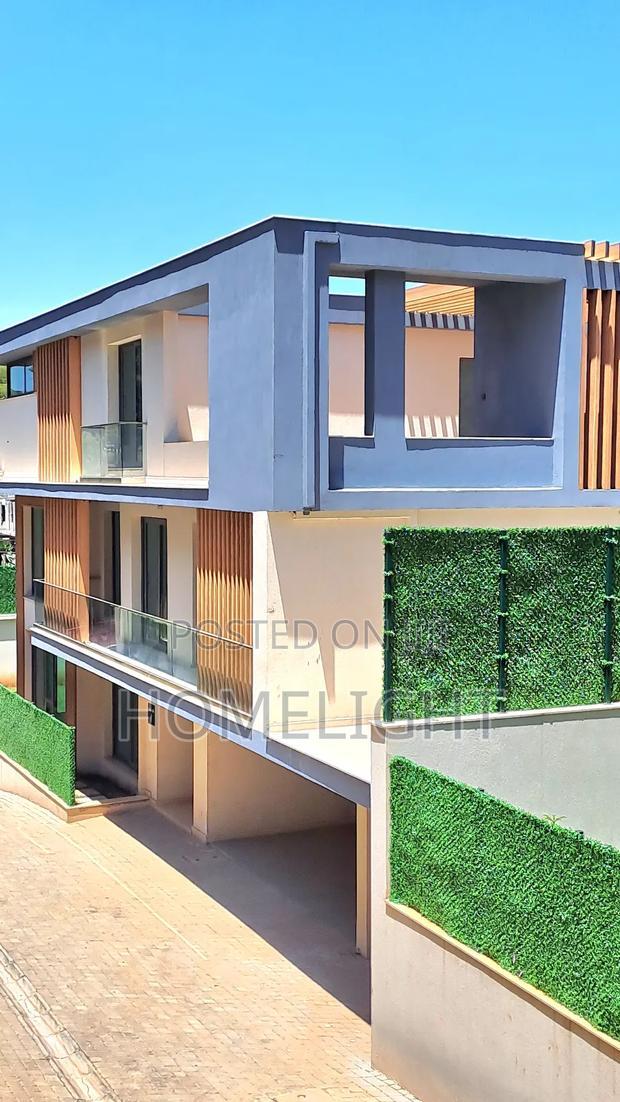 5bdrm Villa in Lavington for sale