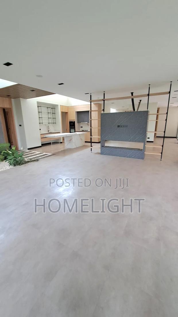 5bdrm Villa in Riverside for sale