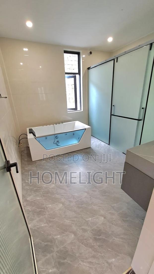5bdrm Villa in Lavington for sale