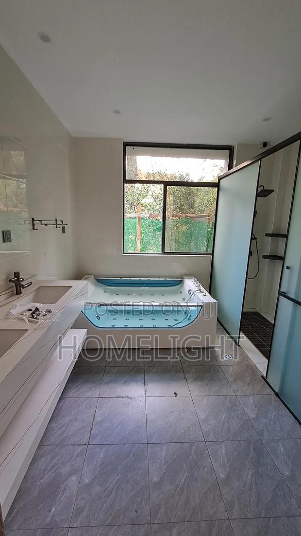 5bdrm Villa in Lavington for sale