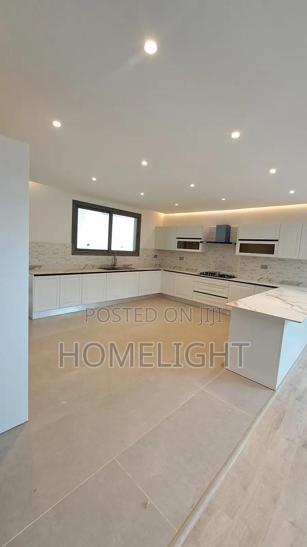 5bdrm Villa in Lavington for sale