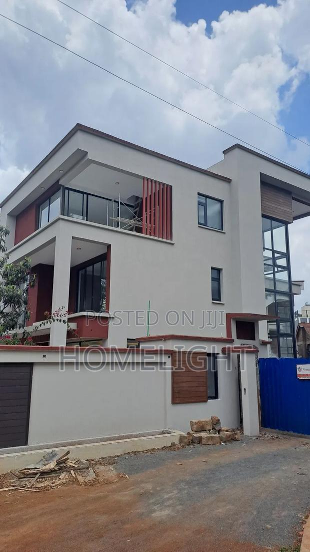 5bdrm Villa in Lavington for sale