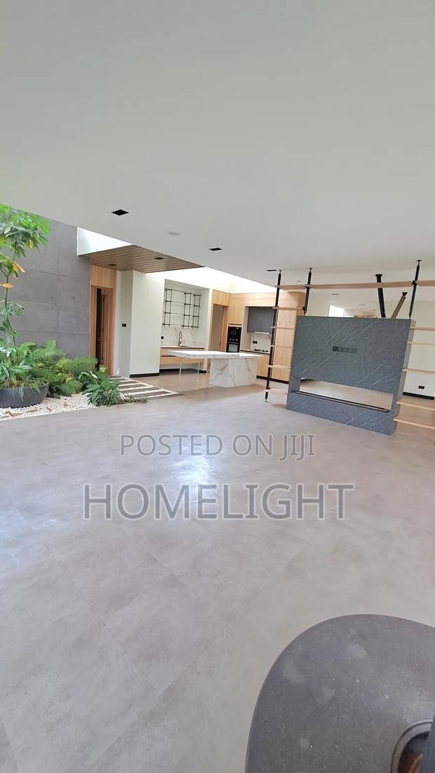5bdrm Villa in Riverside for sale