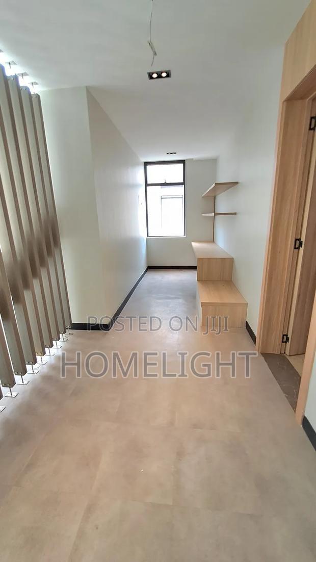5bdrm Villa in Riverside for sale