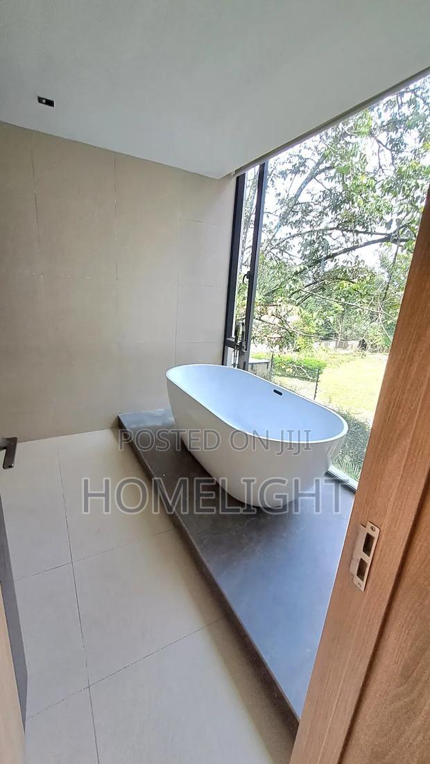 5bdrm Villa in Riverside for sale