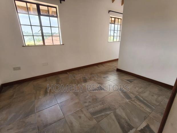 4bdrm Maisonette in Kerarapon Drive, for sale