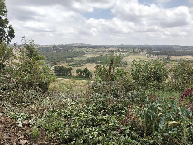 1.25 Acres With a 4-Bedroom Bungalow in Boroti Thigio Near Tarmac