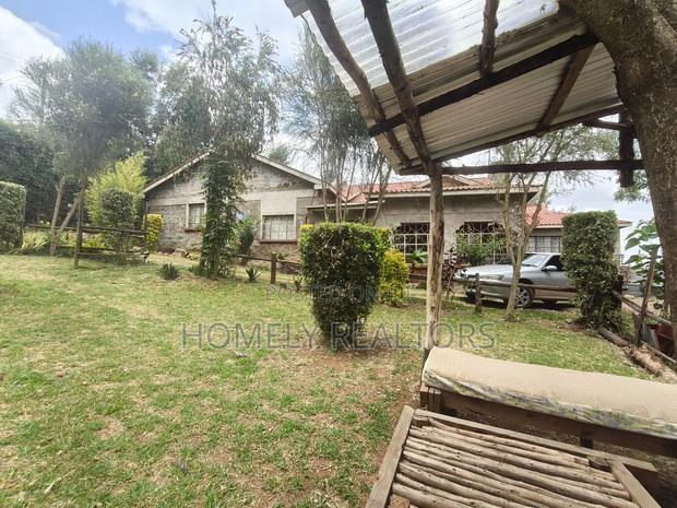 1.25 Acres With a 4-Bedroom Bungalow in Boroti Thigio Near Tarmac