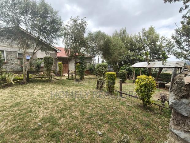 1.25 Acres With a 4-Bedroom Bungalow in Boroti Thigio Near Tarmac