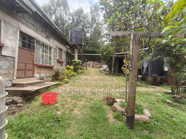 1.25 Acres With a 4-Bedroom Bungalow in Boroti Thigio Near Tarmac