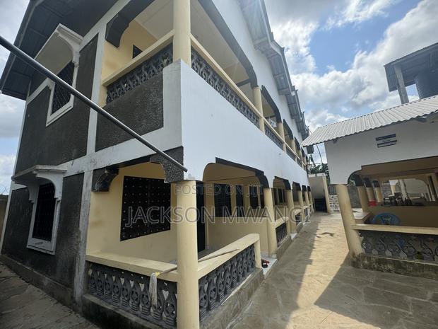 Reyo Apartments