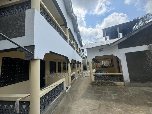 Reyo Apartments