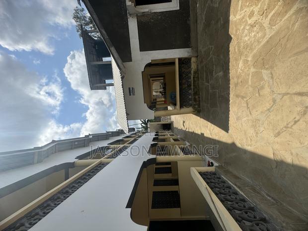 Reyo Apartments