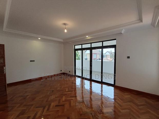 5bdrm House in Garden Estate, Roysambu for sale