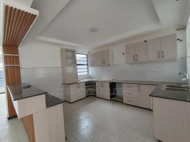 4bdrm House in Muigai Inn, Kenyatta Road / Theta for sale