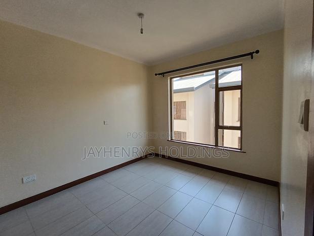 3bdrm Apartment in Roysambu for sale