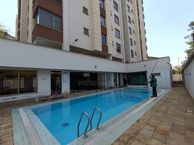 3bdrm Apartment in Roysambu for sale