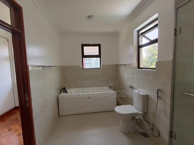 5bdrm House in Garden Estate, Roysambu for sale