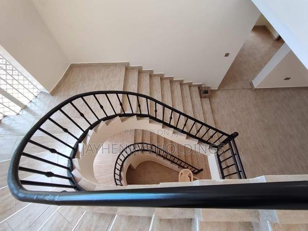 5bdrm Villa in Membley Estate for sale