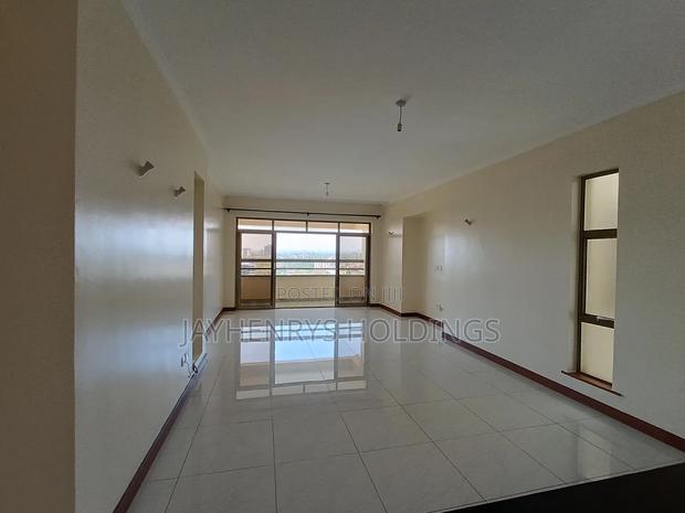 3bdrm Apartment in Roysambu for sale