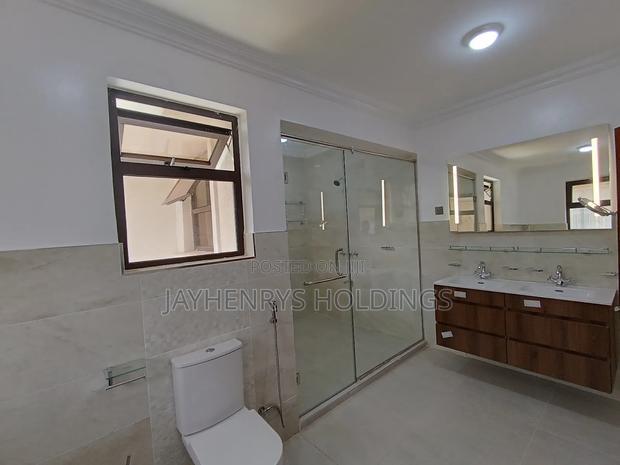 5bdrm House in Garden Estate, Roysambu for sale