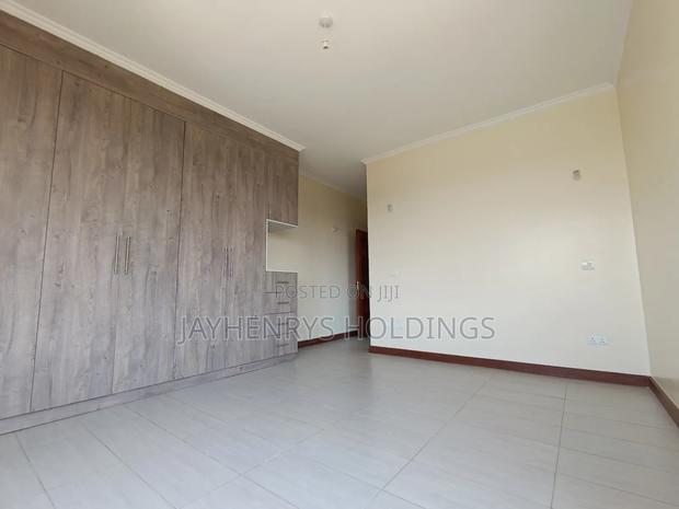 3bdrm Apartment in Roysambu for sale