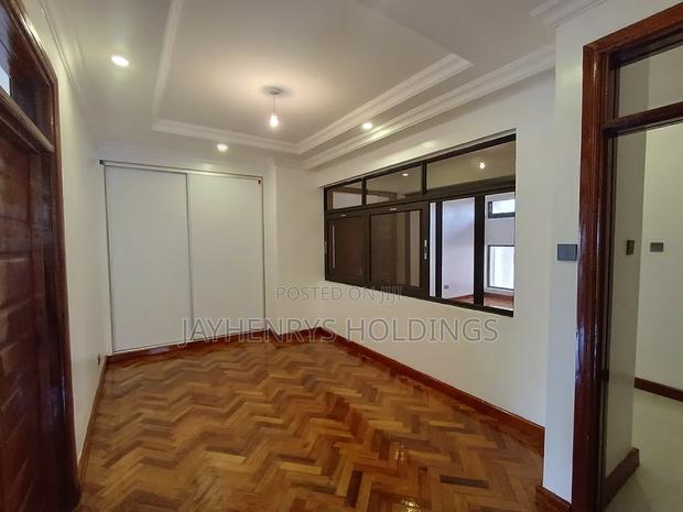 5bdrm House in Garden Estate, Roysambu for sale