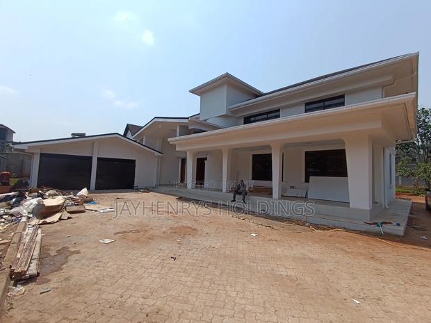 5bdrm House in Garden Estate, Roysambu for sale