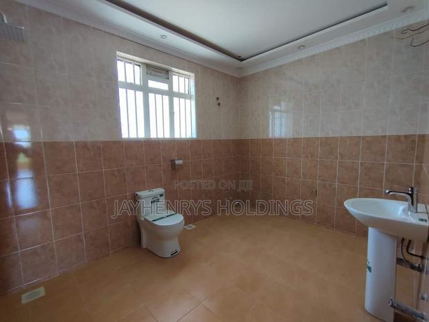 5bdrm Villa in Membley Estate for sale