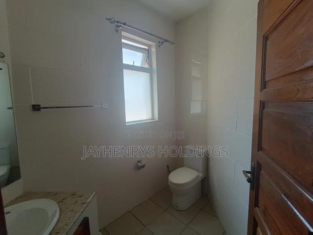 5bdrm House in Roysambu for sale